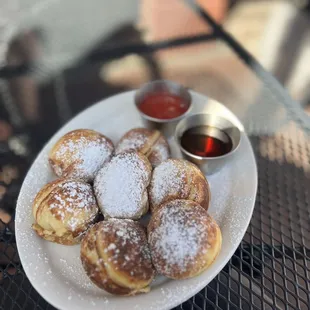 Little fluffy pancakes (forgot the name haha)