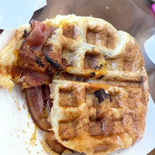 Croi'full (Croissant-Waffle)