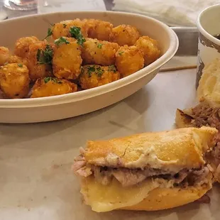 food, chicken wings and fried chicken