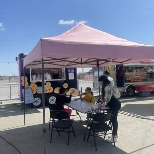 The food truck and it&apos;s canopy
