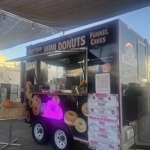 Frenchie&apos;s Mini Donuts
