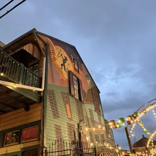 Entrance to Frenchmen art bazaar