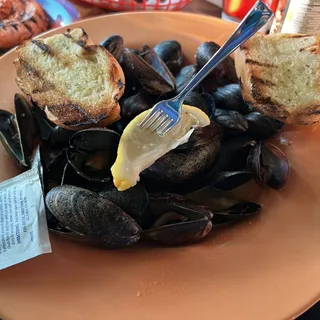P.E.I. Steamed Mussels