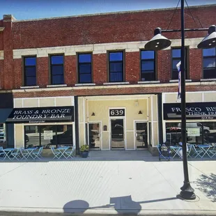 a view of the outside of a restaurant