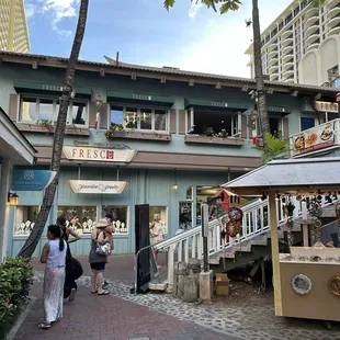 Outside - restaurant on 2nd floor shops of Hilton Hawaiian Village