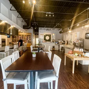 The Mesa kitchen is on the left and the shopping on the right with the tea counter in the back.