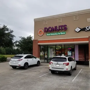 Fresh &amp; Best Donuts/7306 W Tidwell Rd