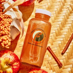 apples and cinnamons