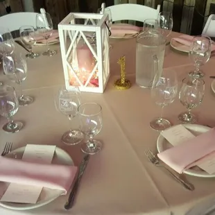Champagne table cloths and pink napkins
