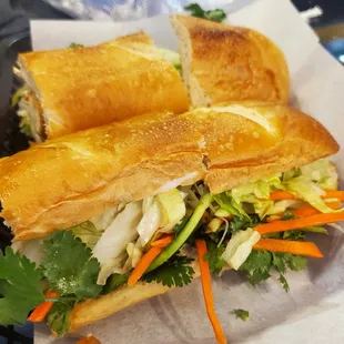 a sub sandwich on a plate