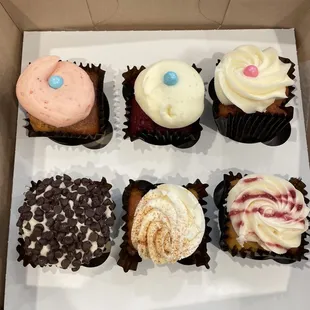 Chocolate chip cookie dough, red velvet, apple pie,almond with raspberry swirl, strawberry cupcakes.