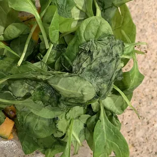 Each order contains 3 - 6 dinners.  By the 3rd night the spinach was just nasty.