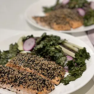 Furikake salmon with soba and kale chips