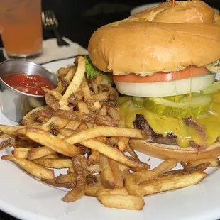 Cheeseburger with fries