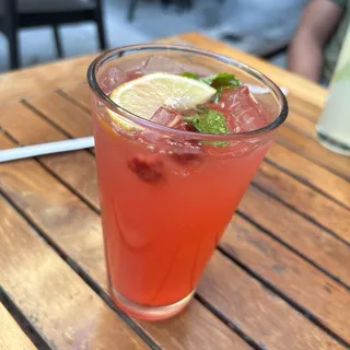 Fresh Raspberry Lemonade