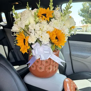 Ollita arrangement available for Día de las Madres and Mother&apos;s Day