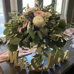 Bride&apos;s bouquet