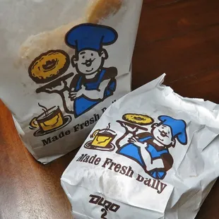 Very delicious and fresh donuts plus the service is great.