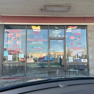 the front window of a fast food restaurant