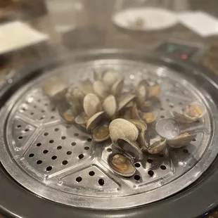 a bunch of clams in a strainer