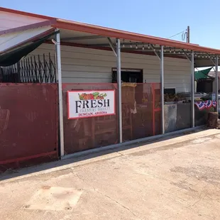 a sign for fresh farmers