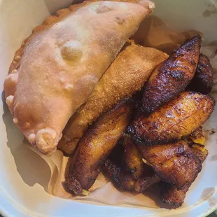 Empanada meal with sode of plantains