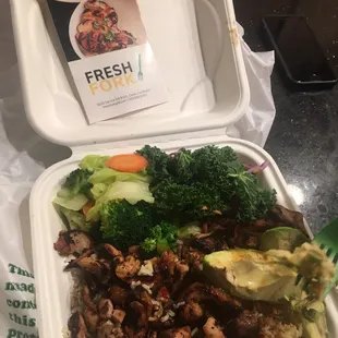 Chicken plate Togo with avocado
