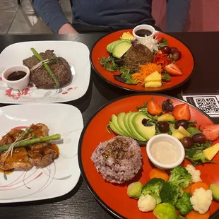 Grilled Chicken Thigh &amp; Salad Sirloin Steak &amp; Salad