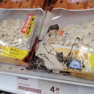 Almond slices for soup