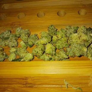 This is a popcorn 70/30 Indica hybrid by Nuthera. absolutely helped me with my pain in my back. Thank you Joe S.