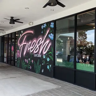 the outside of a restaurant