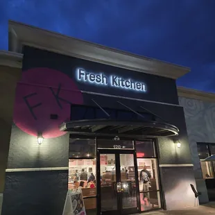 Pretty busy here between 6-7