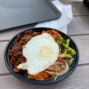 Bibimbap with spicy pork