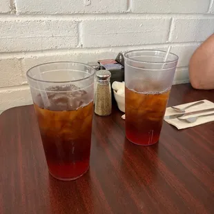2 large ice teas!!! Nice size!!!