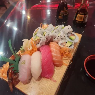 Sushi: 5 nigiri + a maki