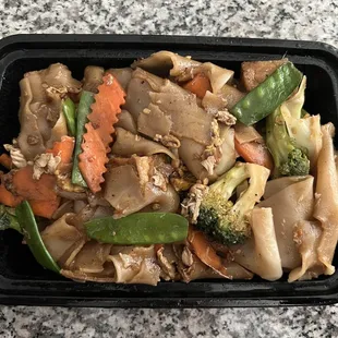 Pad See Eiw (Tofu with extra veggies)