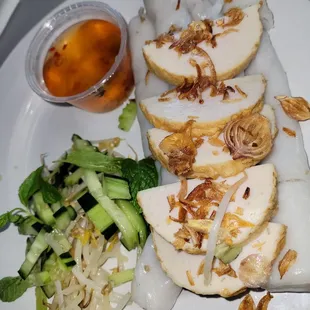 Steamed rice roll, very good, lots to eat.