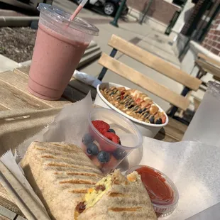 Açaí bowl Berry smoothie Breakfast burrito