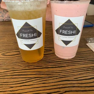 Strawberry banana smoothie &amp; fresh sweet tea.