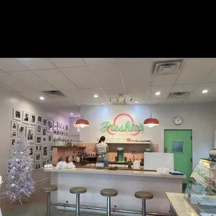 Retro look.  Very clean and happy vibe.