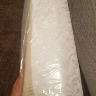 Uneven, poor quality "BOX". it has a mattress &amp; pallet seen together.