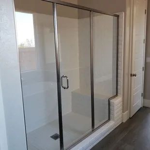 Semi-frameless Door 
Brushed Nickel Frame