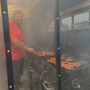 We grill our asada and pastor over mesquite wood right in front of you. Asamos nuesta carne enfrente de ustedes sobra madrea de mezquite