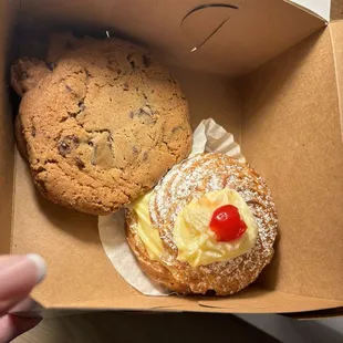 Giant chocolate chip cookies and a Zepole