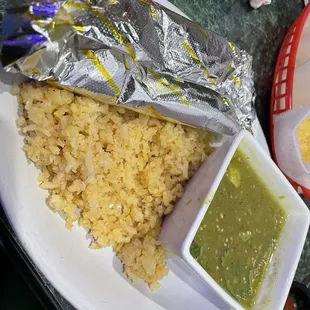 Corn tortillas, ride, salsa verde con aguacate
