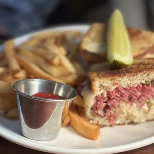 Pastrami Sandwich Rueben