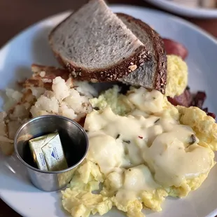 Scrambled eggs with cheese