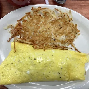 Veggie omelet and hashbrowns
