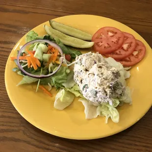 Tuna salad cold plate