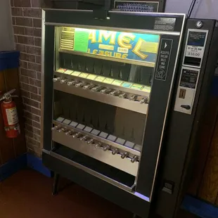 Working cigarette vending machine